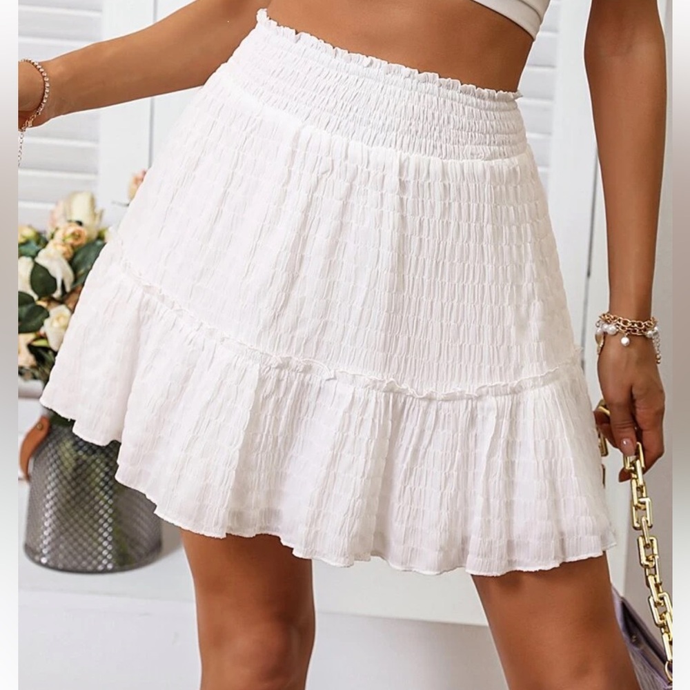 MINI WHITE SKIRT SIZE SMALL